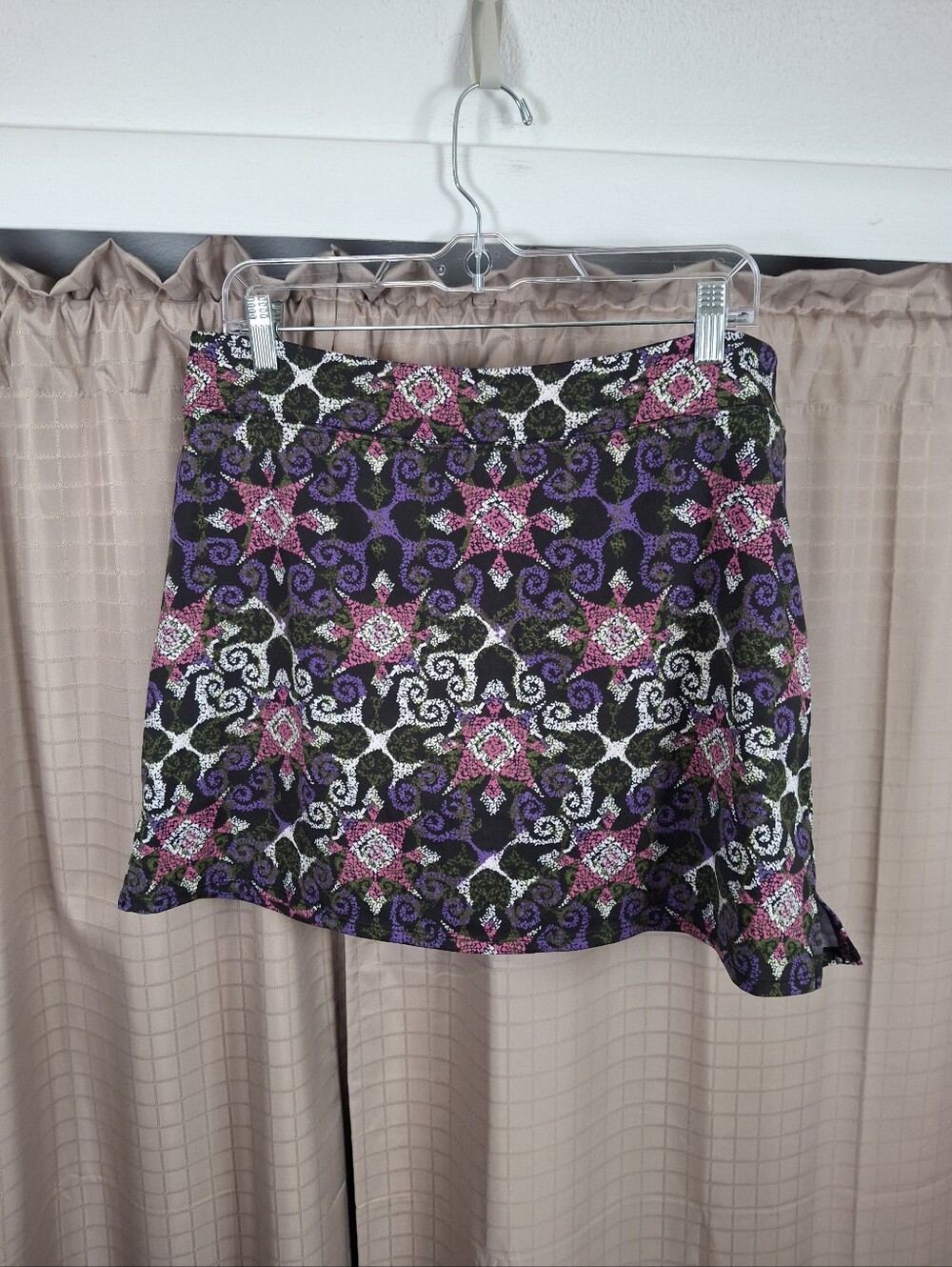 Tranquility by Colorado Clothing Black Activewear Skort Purple Pink Print Size L